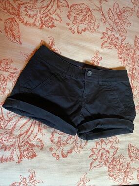 Vintage American Eagle Outfitters Black Roll-Cuff Shorts